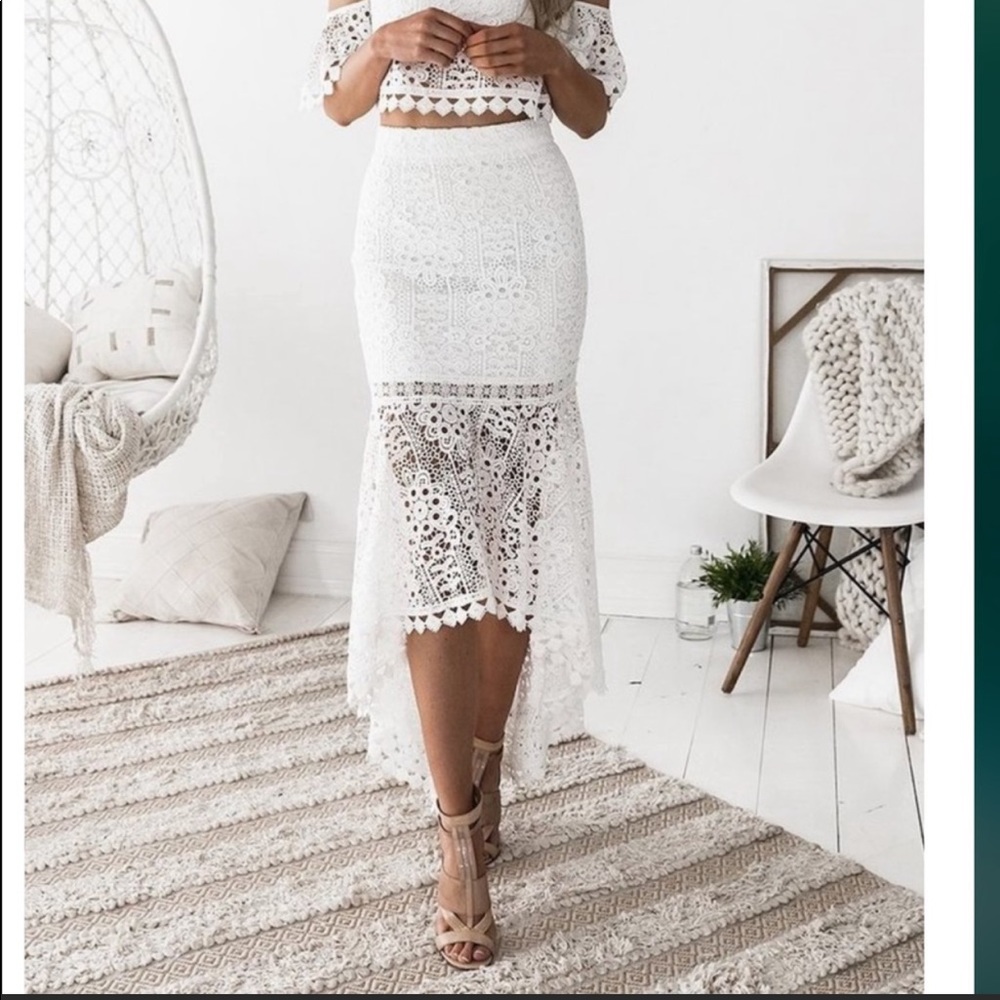 Two sisters white two piece dress